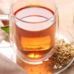 Zaparz żółtą herbatę z Egiptu, by poczuć jej wyjątkowy smak. Oto jak parzyć ten aromatyczny napój.