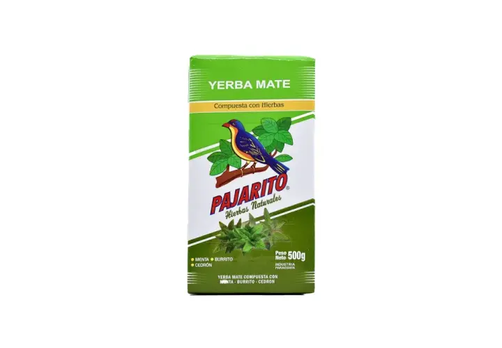 Pudełko yerba mate Pajarito z miętą i cytryną. Kolorowy ptaszek siedzi na gałązce z liśćmi.