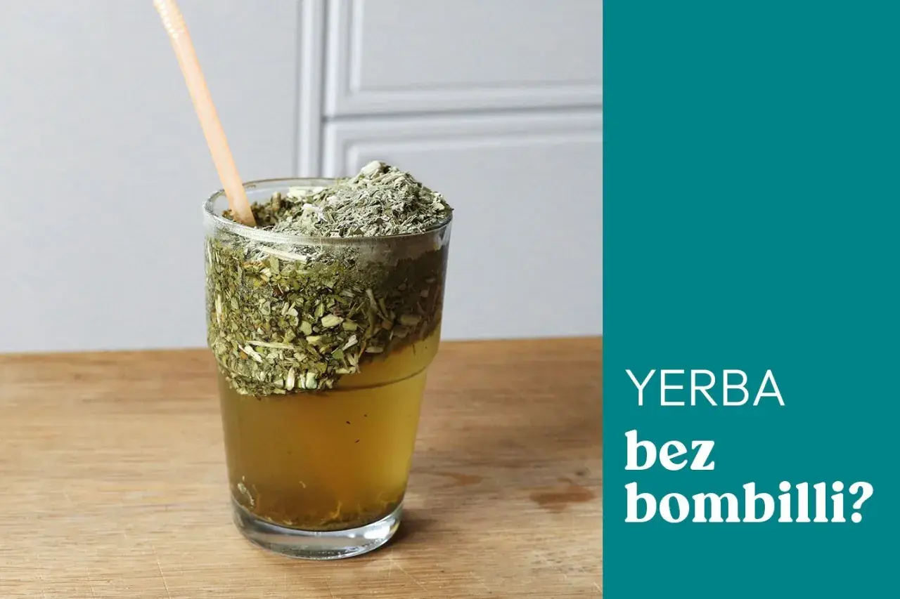Szklanka z yerba mate i słomką. Jak pić yerba mate bez bombilli? To proste, wystarczy słomka!