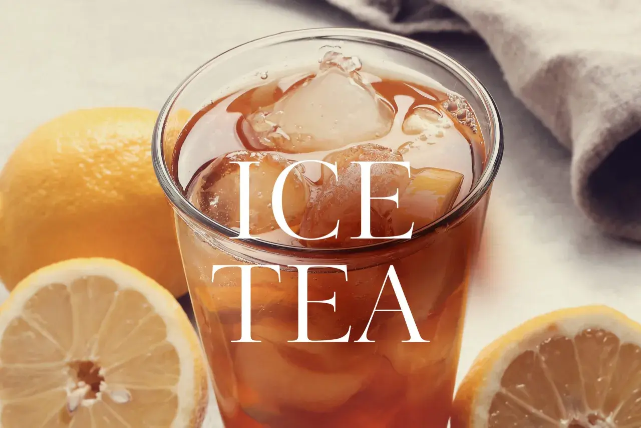 Orzeźwiająca, domowa ice tea z cytryną i lodem. Idealna na upalne dni.