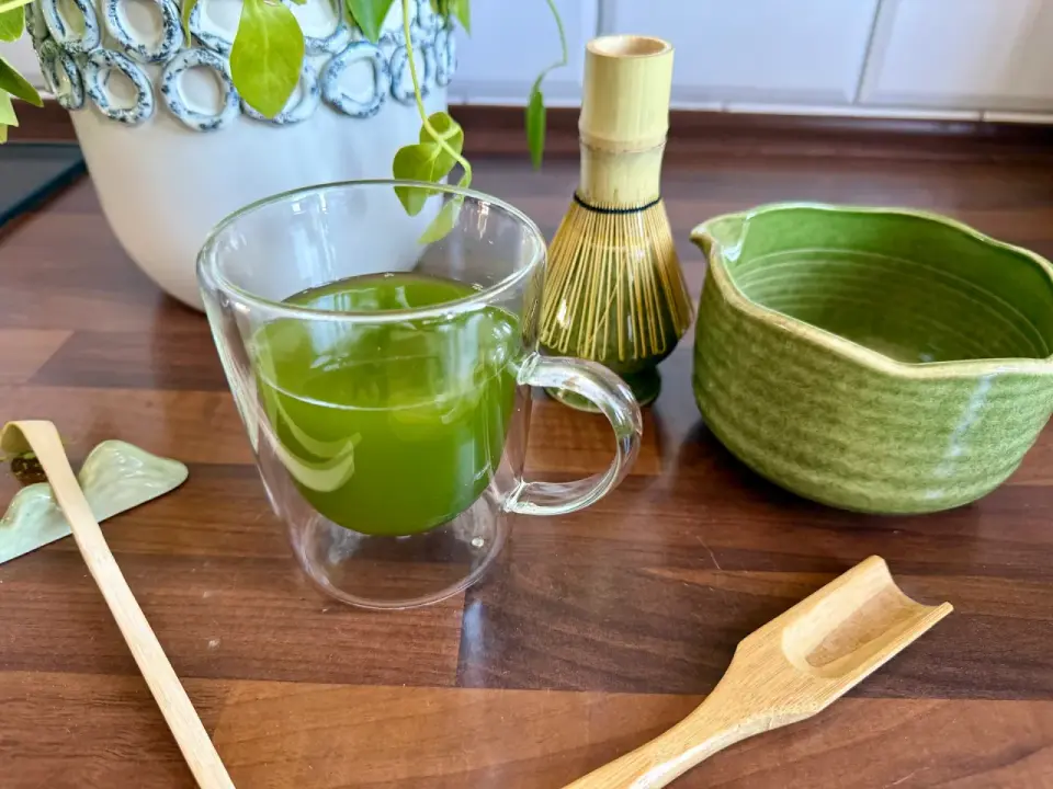 Jak smakuje matcha i od czego zależy jej goryczka?