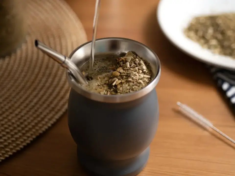 Yerba mate zamiast kawy - co naprawdę się zmienia?